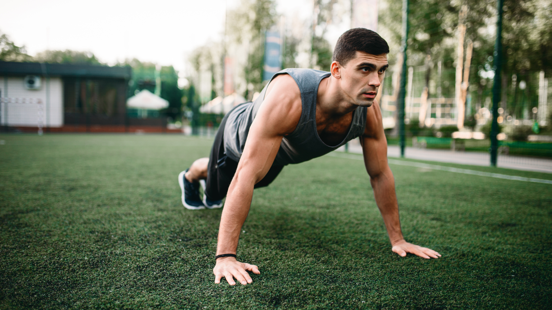 Man training calisthenics outdoors.